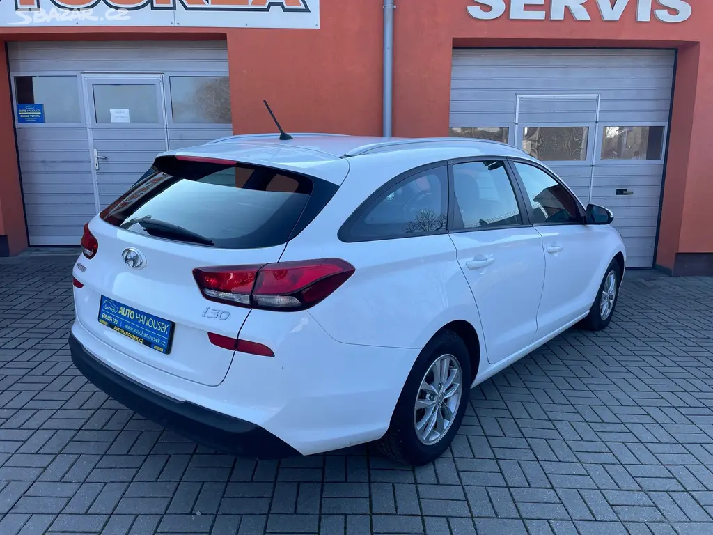 Hyundai i30, 1.6 CRDi 85KW 2xkola - fotka 2
