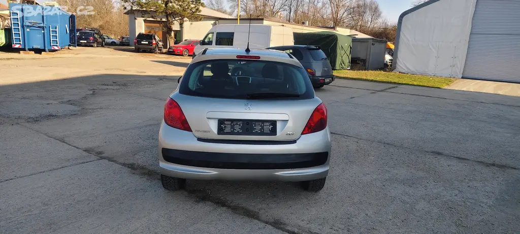 Peugeot 207 1,4 benzin 2008 - fotka 6