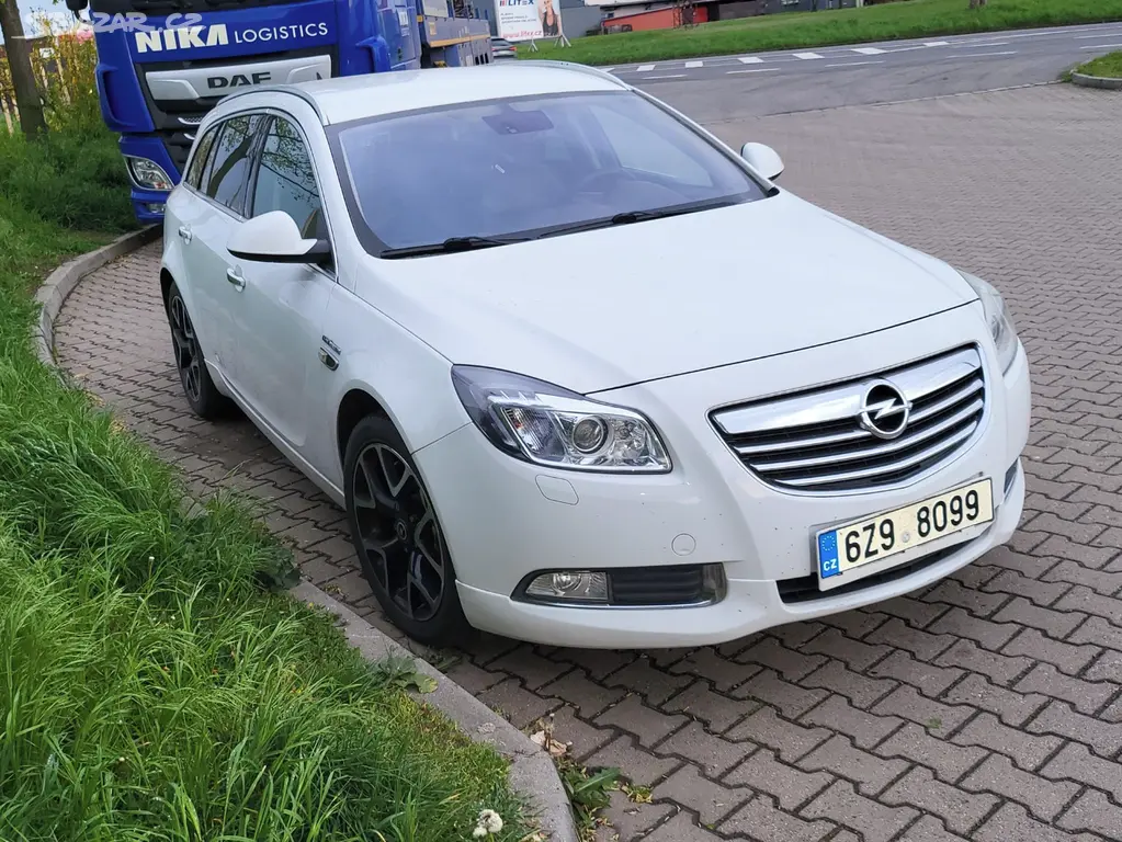 Automobil