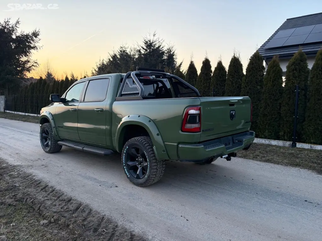 Dodge Ram 1500 motor 5.7 HEMI rok 2022 - fotka 3