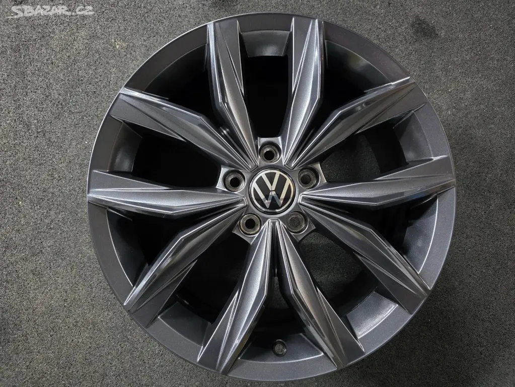 VW Tiguan II Alu kolo 18 Kingstone 5NN601025 AD