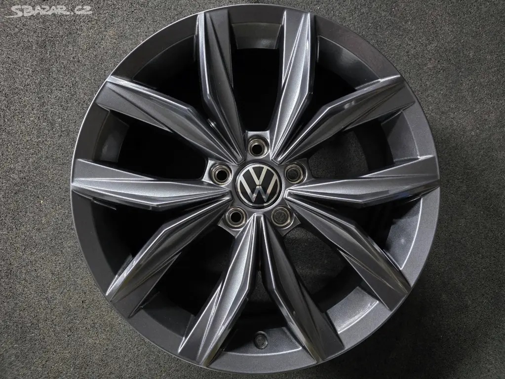 VW Tiguan II Alu kolo 18 Kingstone 5NN601025 AD