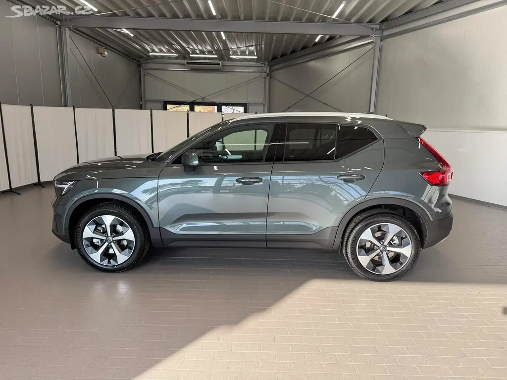 Volvo XC40, B3 2.0L 163 HP AT7 FWD CORE - fotka 2