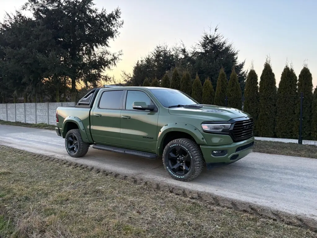 Dodge Ram 1500 motor 5.7 HEMI rok 2022 - fotka 4