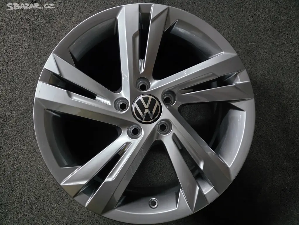 VW Golf 8 VIII Alukolo 17 Valencia 5H0601025AF 1Ks