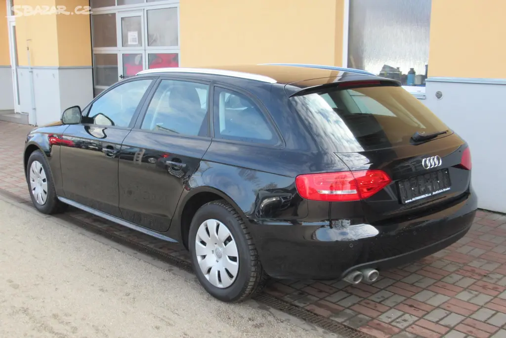 Audi A4, 2.0 TDi AUT. KLIMA *AUTOMAT* - fotka 2