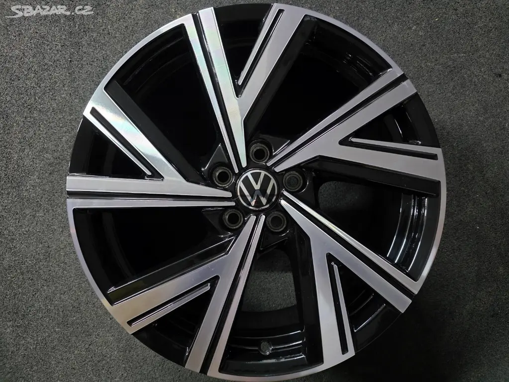 VW Polo  Alu kolo 17 Bergamo 2G0601025AP 1Ks