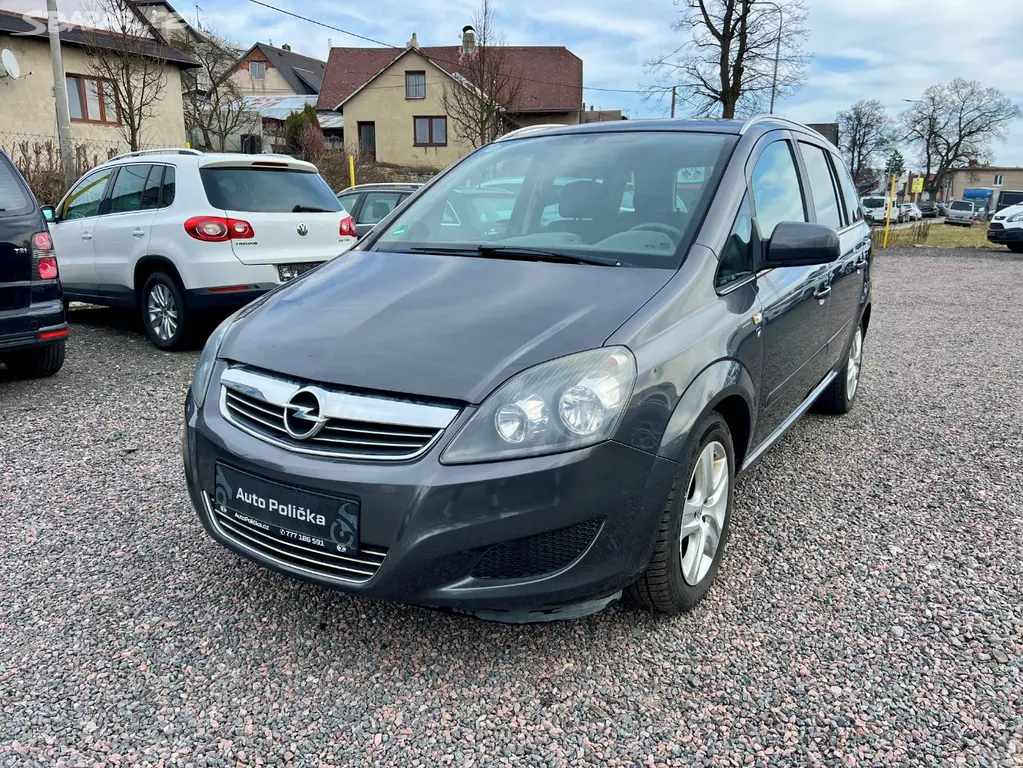 Opel Zafira 1.8i 103 kW 7 míst Klima,Tažné,Stav