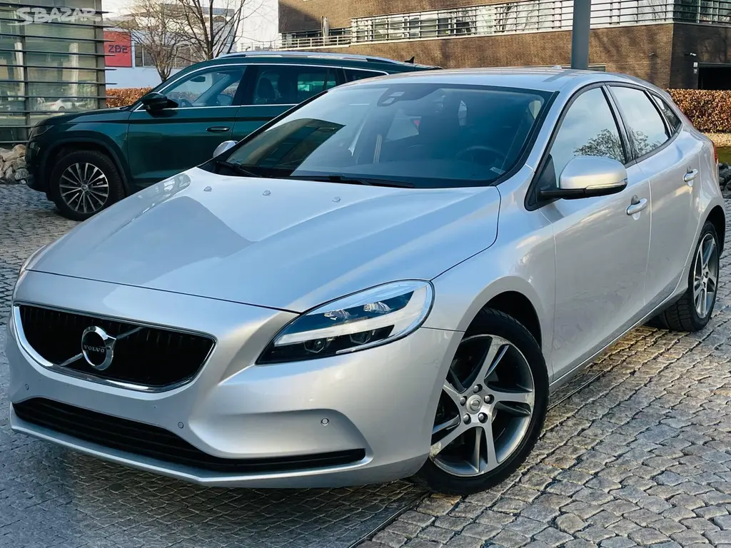 Volvo V40, 2.0i MANUÁL KAMERA SERVISKA - fotka 3