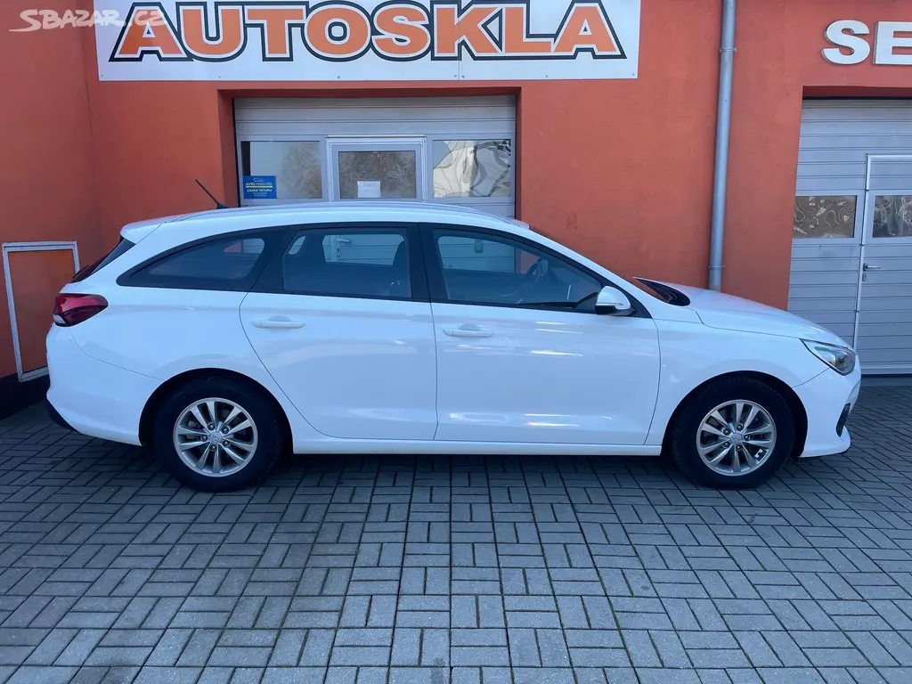 Hyundai i30, 1.6 CRDi 85KW 2xkola - fotka 4