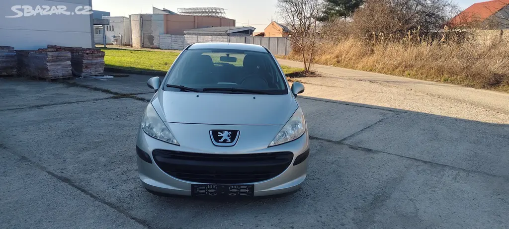 Peugeot 207 1,4 benzin 2008 - fotka 3