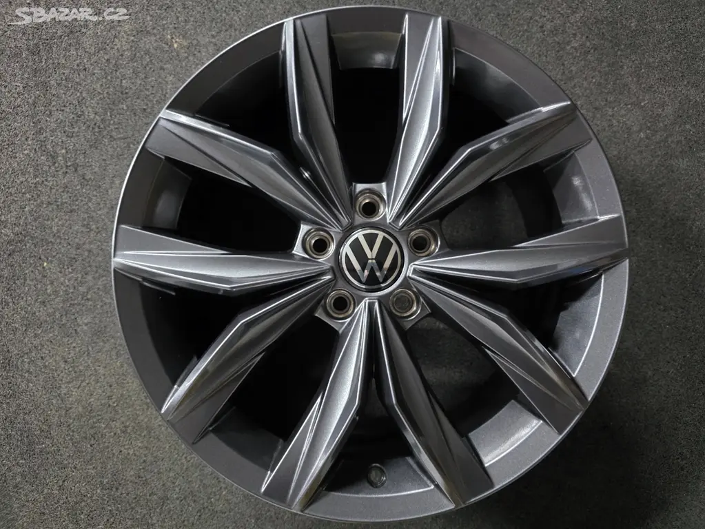 VW Tiguan II Alu kolo 18 Kingstone 5NN601025 AD