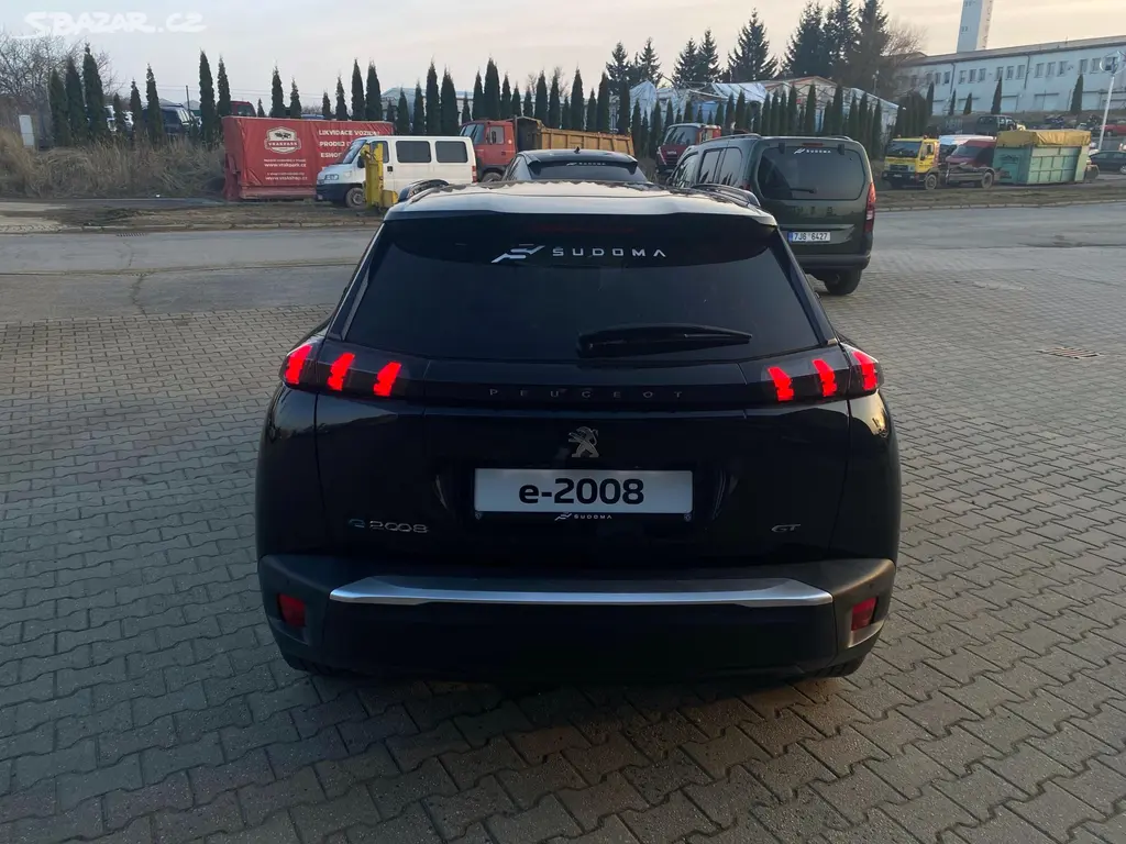 Peugeot 2008, e-GT Elektromotor 100kW/136k - fotka 6