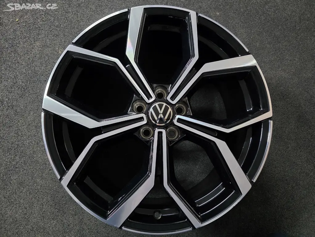 VW Polo GTI  Alu kolo 18 Faro 2G0601025AQ 1Ks