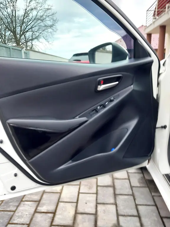 Mazda 2 1.5 55kw - fotka 5