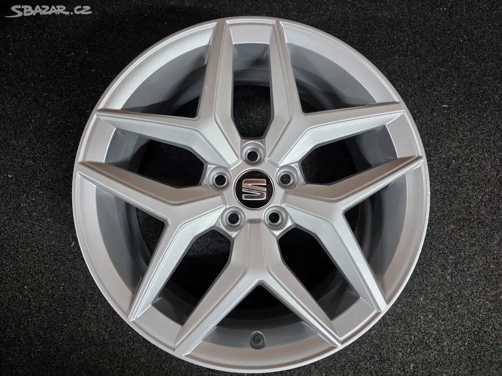 Seat Ibiza Alu kolo 17 6F0601025C Originál kusovka