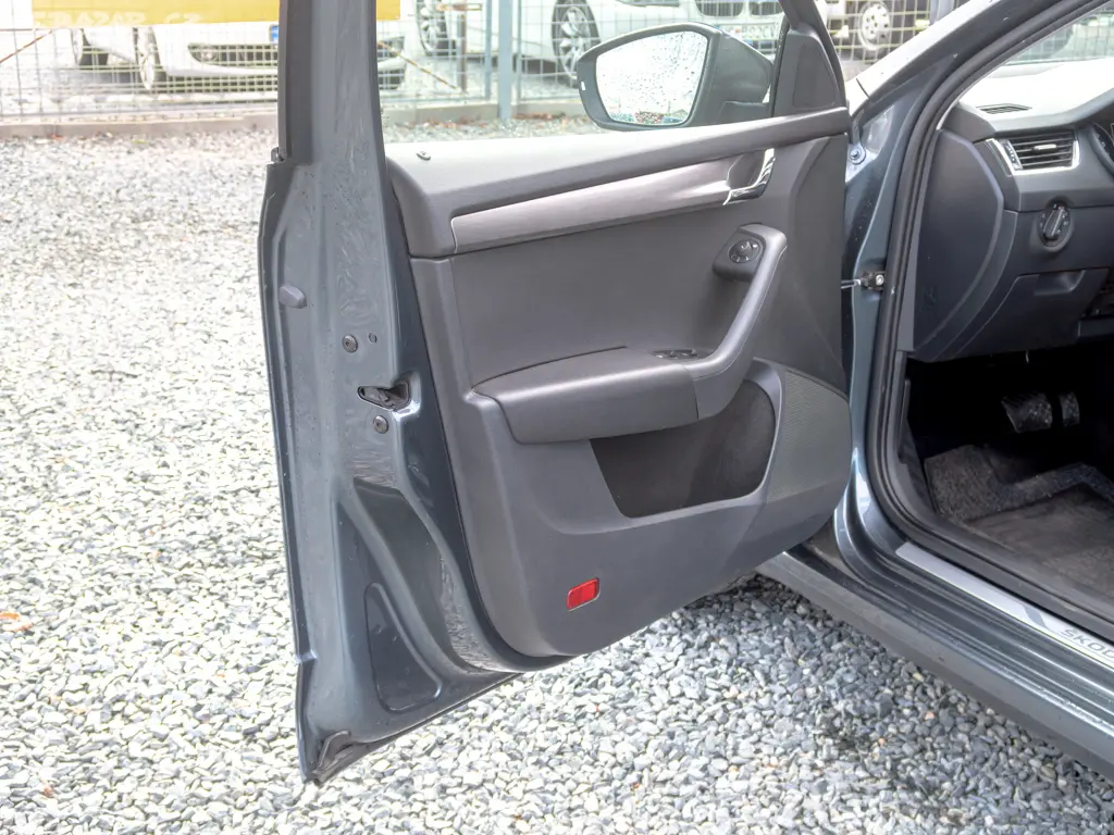 Škoda Octavia 2.0TDI 110KW 4x4 LED NAVI - fotka 5