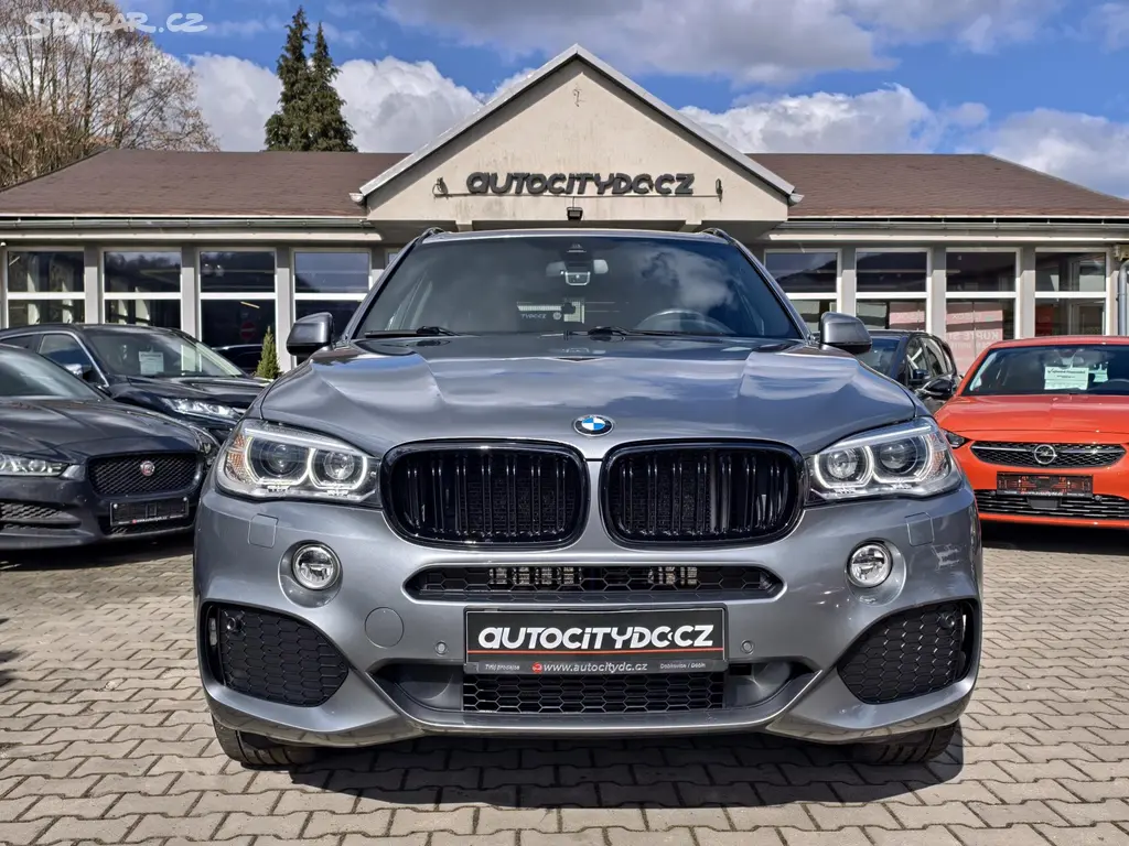 BMW X5, xDrive30d 190kW M-Paket, ČR - fotka 2