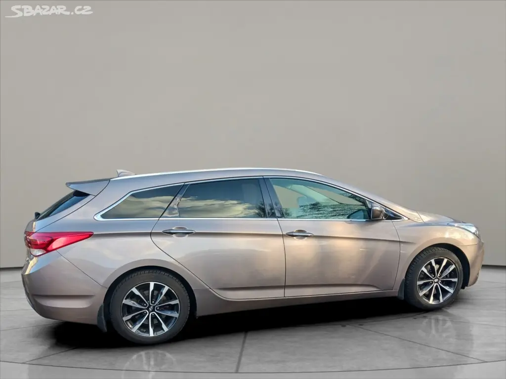 Hyundai i40, 1,6 CRDI KOMBI DCT - fotka 6