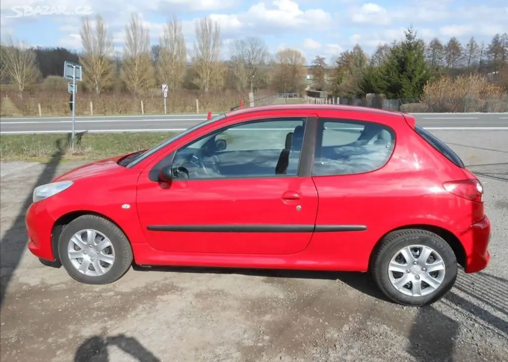 Peugeot 206 1,1 i 44 kW PLUS Serviska benzín - fotka 6