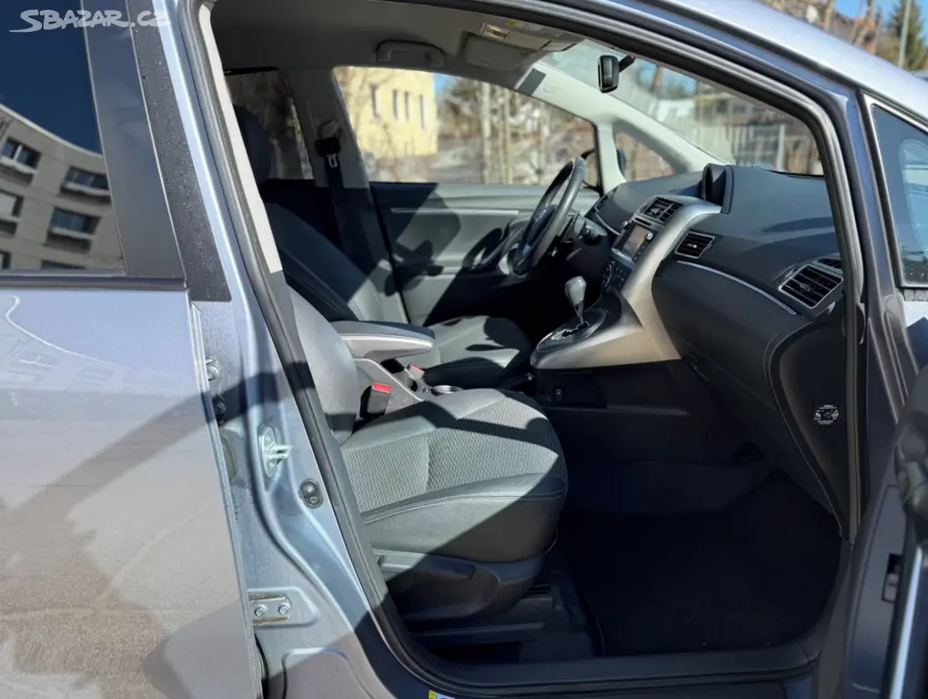 Toyota Verso Executive 1.8i Aut. benzín 108kw - fotka 6