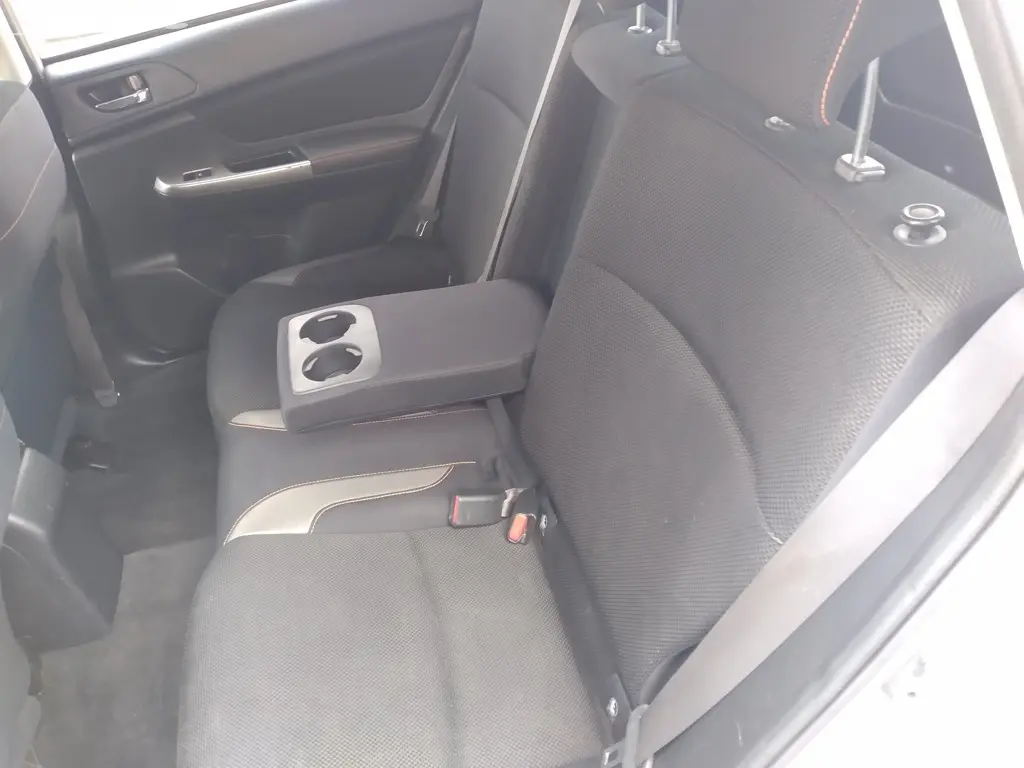 SUBARU XV 2.0 D AWD MANUÁL - fotka 5