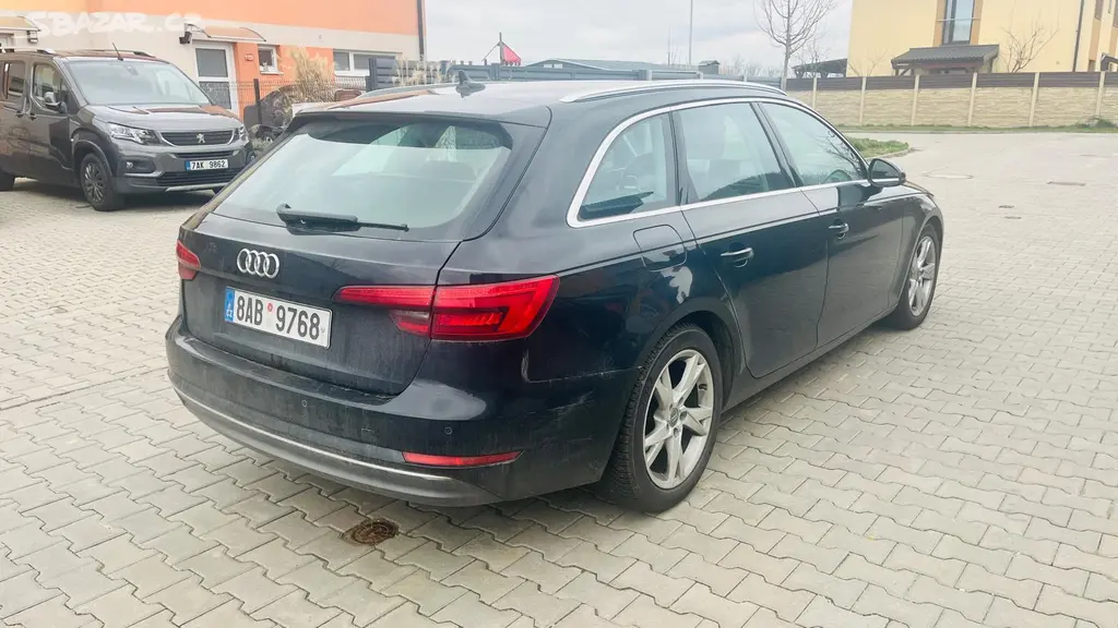 Audi A4 Avant, 2,0 TDi - fotka 4