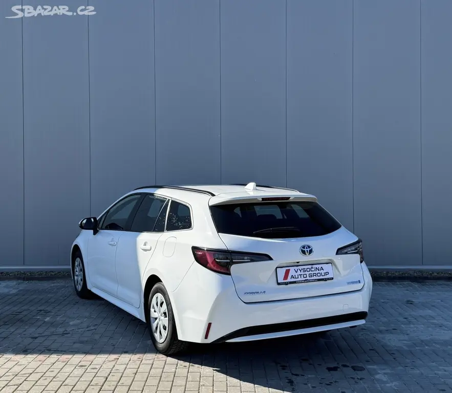 Toyota Corolla, 1.8 Hybrid e-CVT, servis, DPH - fotka 2