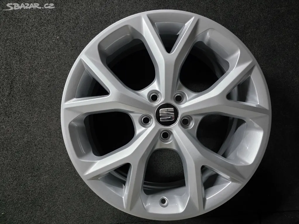 Seat Arona Alu kolo 17 6F9601025H Originál kusovka
