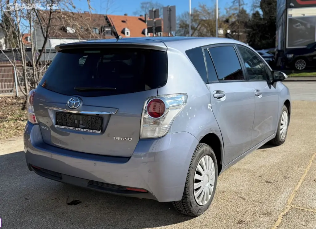 Toyota Verso Executive 1.8i Aut. benzín 108kw - fotka 2