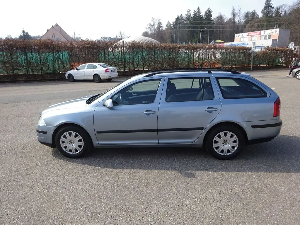 Škoda Octavia 1.9 TDI Combi r.v.2007 (77kw)tk:1/27 - fotka 2