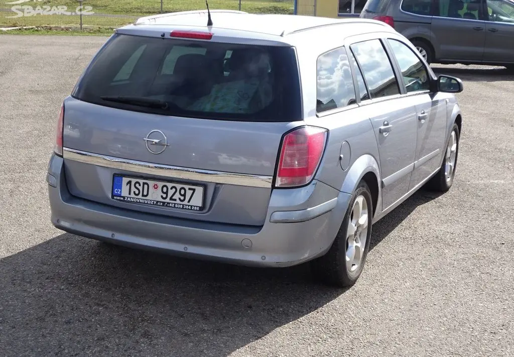 Opel Astra 1.8i Combi r.v.2005 (92 kw) - fotka 4