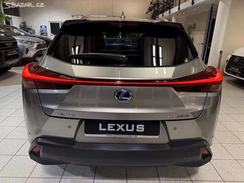 Lexus UX 250 h Style 4x2 - 184 PS - fotka 5