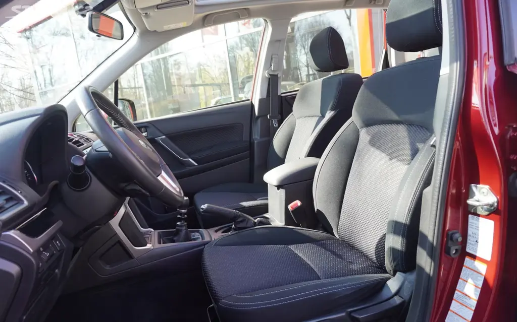 Subaru Forester 2.0i 4x4 manuál benzín 110kw - fotka 4