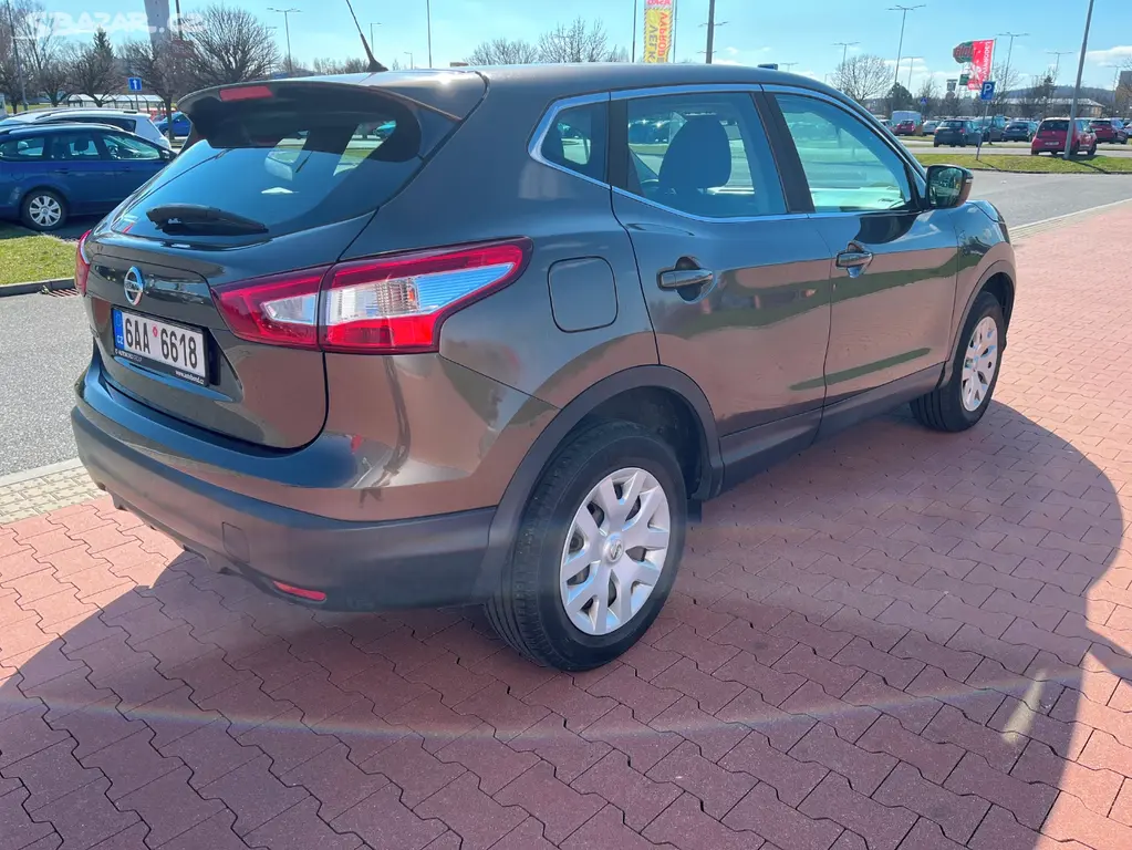 Nissan Qashqai 1.2 85 kW ČR DPH - fotka 5