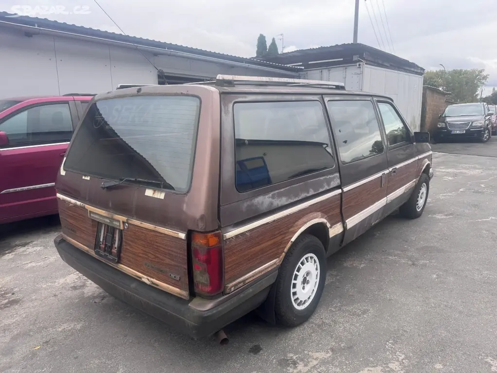 Chrysler Grand Voyager 1 model 1988 3,0 V6 - fotka 4