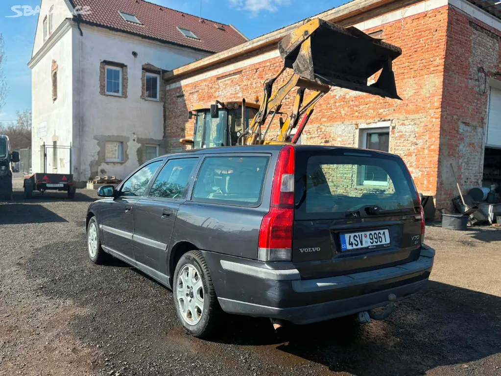 Volvo V70 2.4i 125 kW tažné kůže manuál nová STK - fotka 3