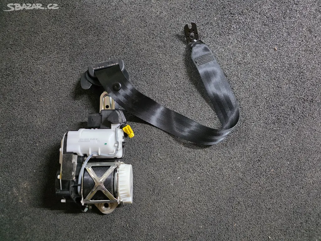 Levý  přední bezpečnostní pás VW golf 7 Nový