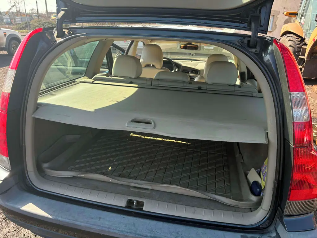 Volvo V70 2.4i 125 kW tažné kůže manuál nová STK - fotka 6