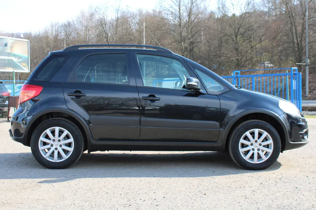Suzuki SX4 1,6 VVT 4x4,KEYLESS,TAŽNÉ,2012 - fotka 4