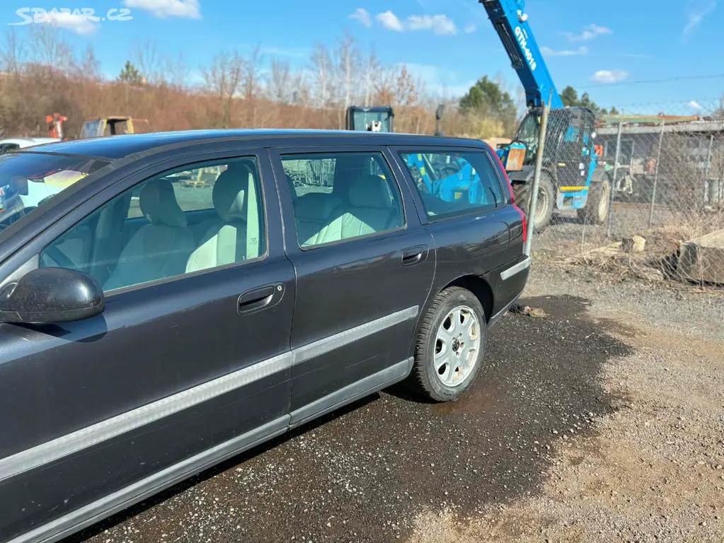 Volvo V70 2.4i 125 kW tažné kůže manuál nová STK - fotka 4
