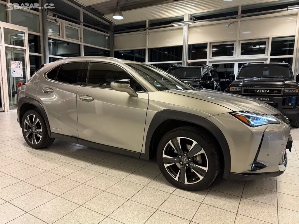 Lexus UX 250 h Style 4x2 - 184 PS - fotka 3