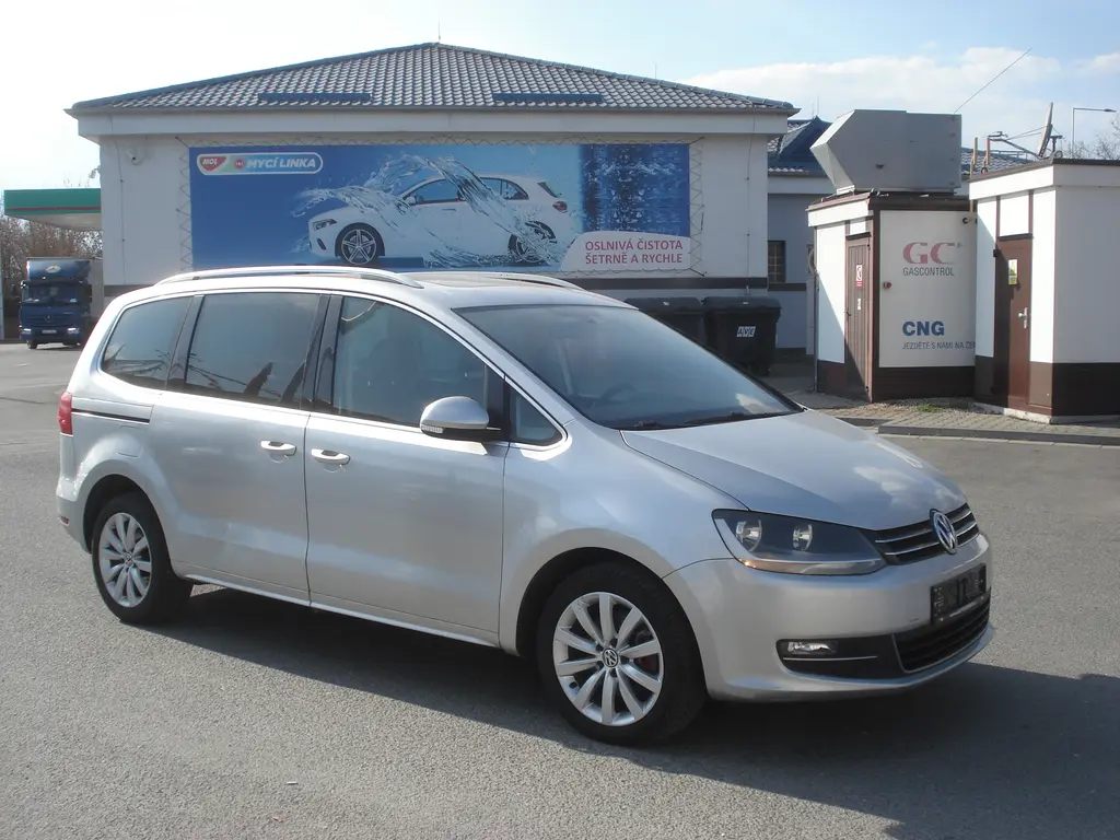 Volkswagen Sharan, 2.0 TDi HIGHLINE 7 M 125 KW - fotka 6