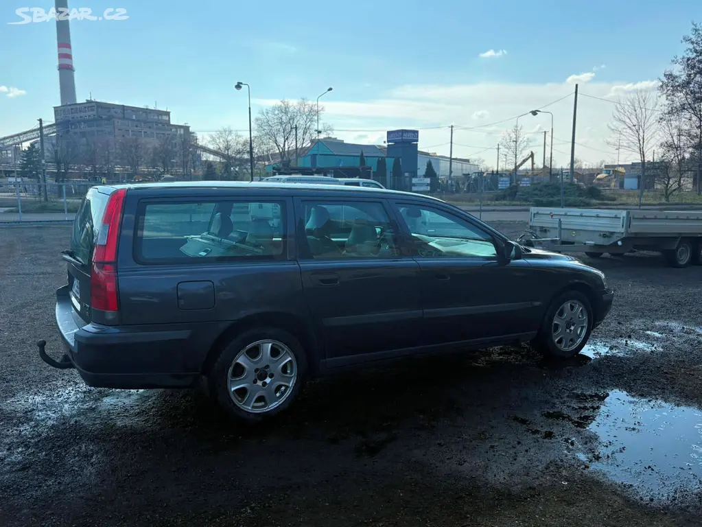 Volvo V70 2.4i 125 kW tažné kůže manuál nová STK - fotka 2