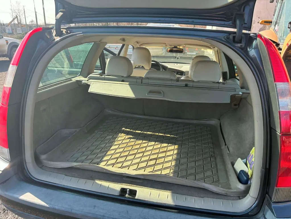 Volvo V70 2.4i 125 kW tažné kůže manuál nová STK - fotka 5
