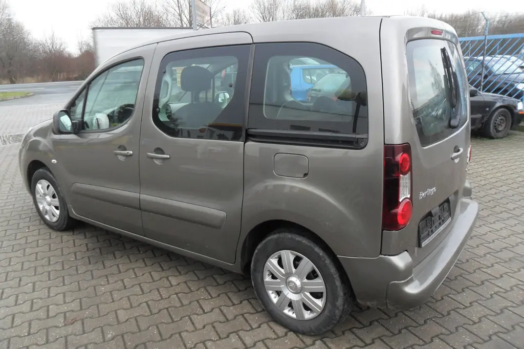 Citroen Berlingo 1.6 HDi, r. 2013, Servisní kniha - fotka 4