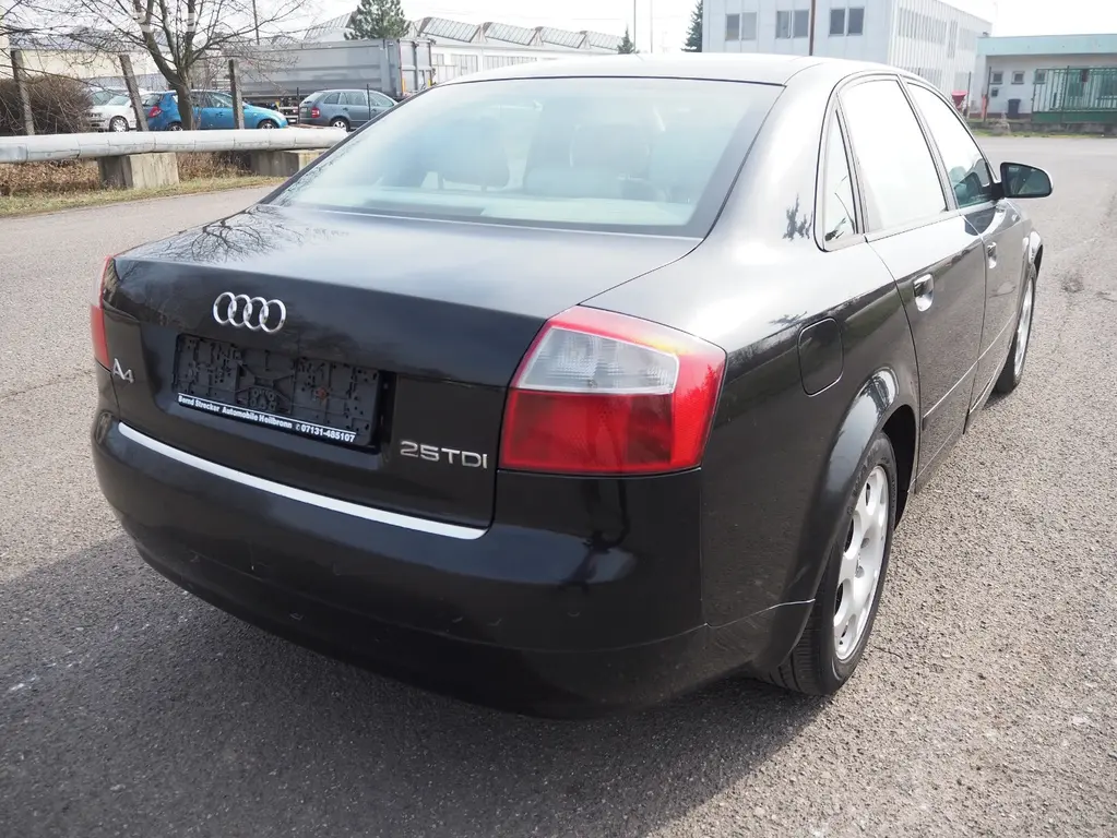 Audi A4 2.5 TDI KLIMA, park. senzory, 120KW - fotka 5