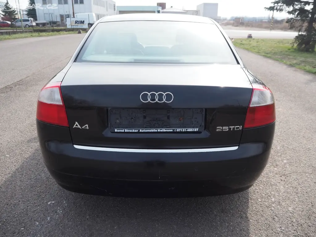Audi A4 2.5 TDI KLIMA, park. senzory, 120KW - fotka 6