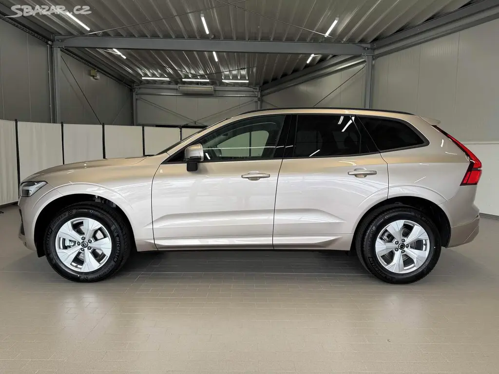 Volvo XC60, B5 2.0L 250+14 HPAT8 AWD CORE - fotka 2