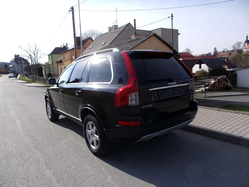 Volvo XC 90 D5 AWD,Xenony,navi,1.majitel,serviska - fotka 5